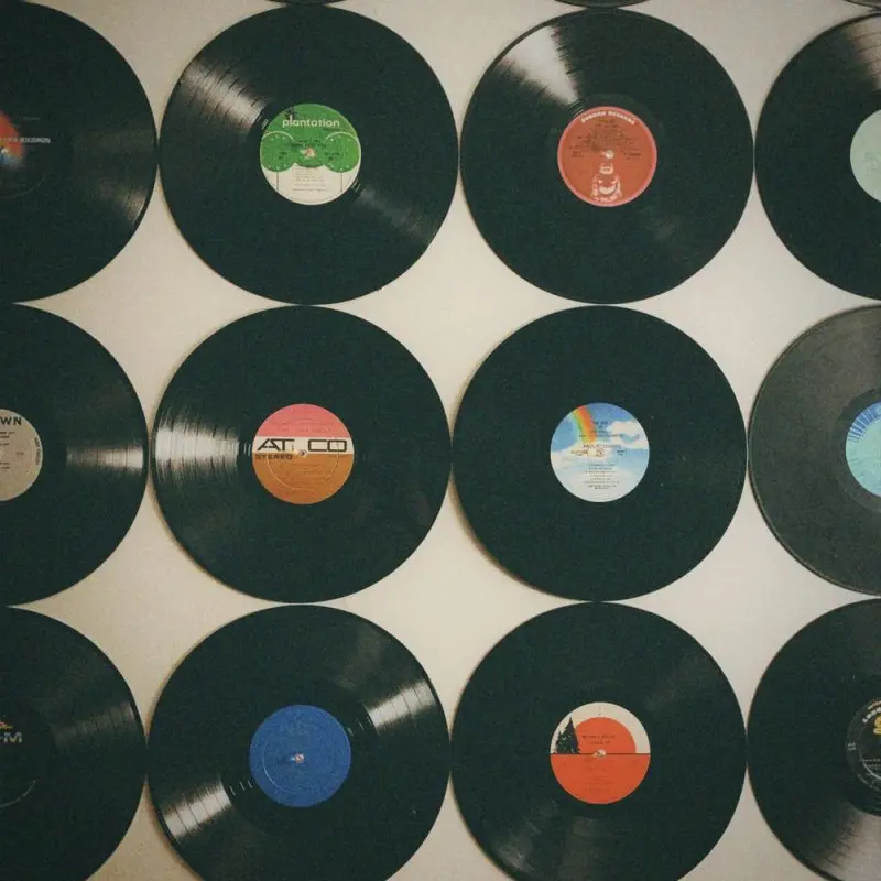 Audio | Vinyl, CDs and cassettes