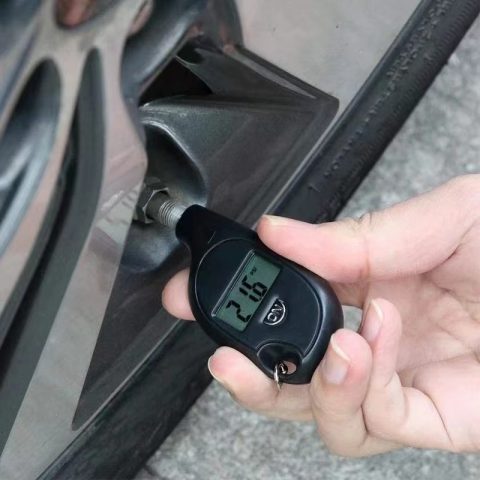 Digitalni merač pritiska u gumama sa LCD ekranom, tester pritiska vazduha za automobile i motocikle, alat za bezbednost guma